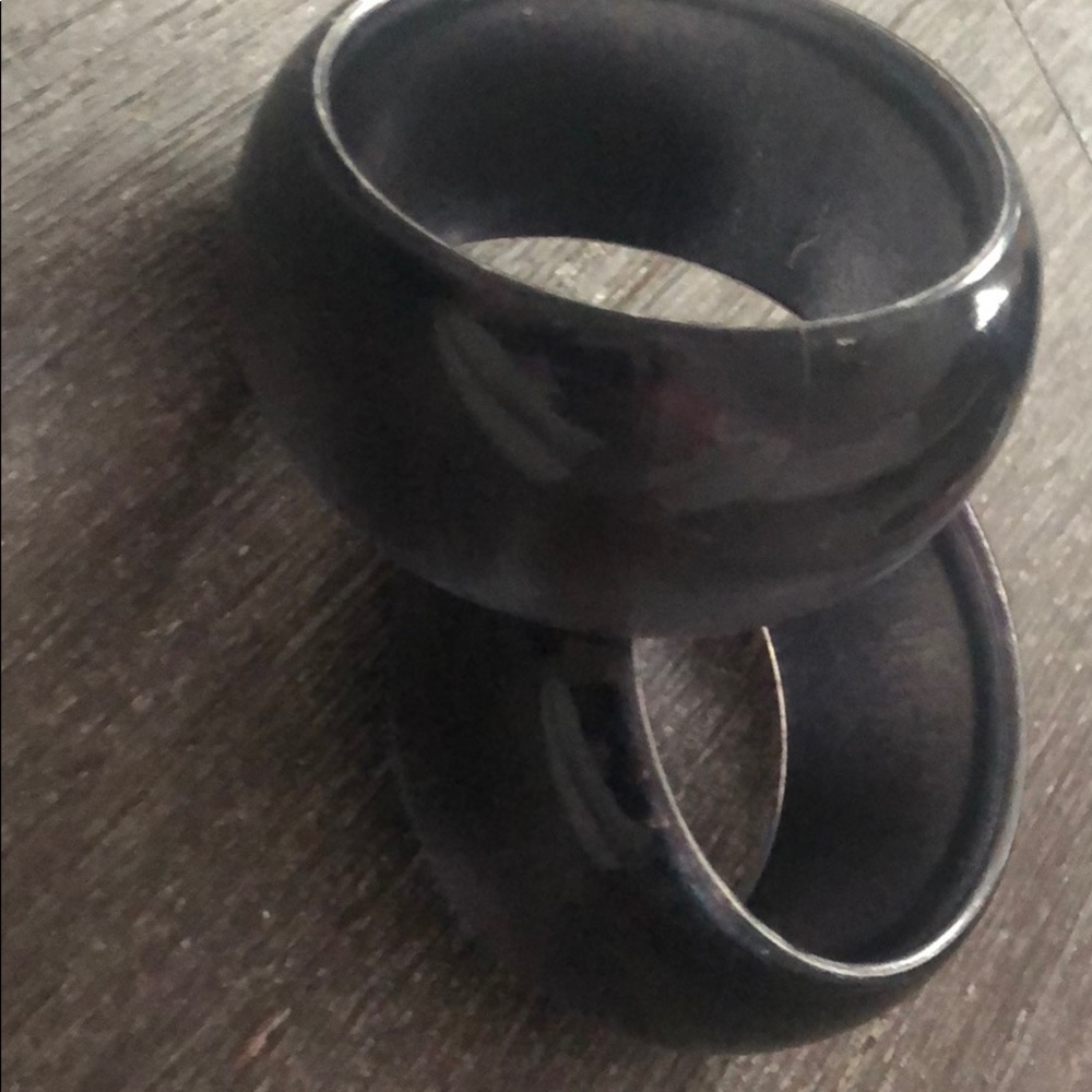 2 bracelets